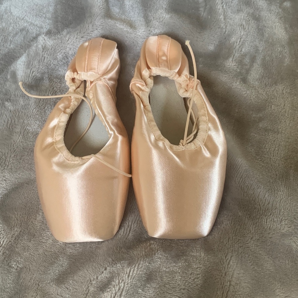 Brand New Bloch pointe shoes